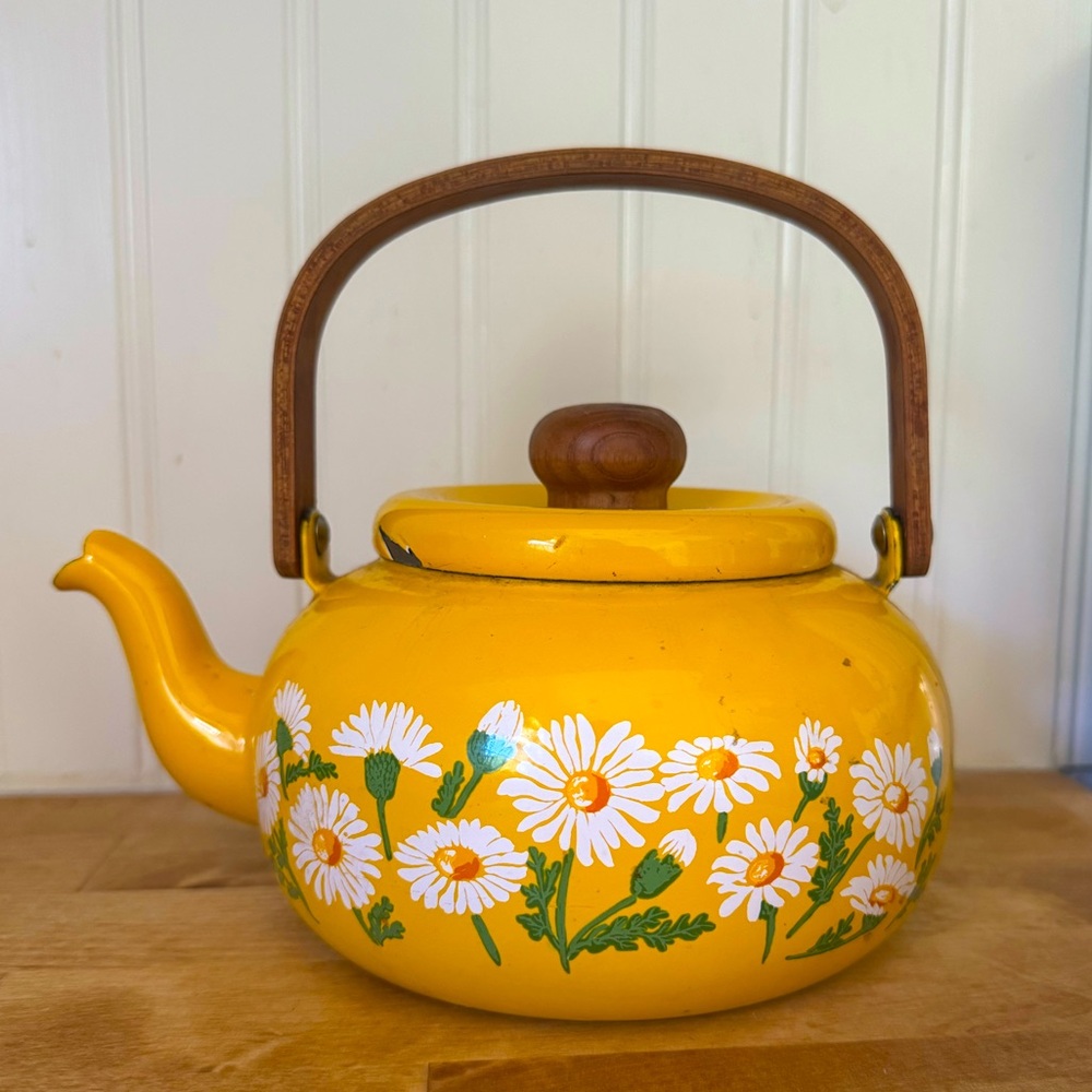 VINTAGE Yellow Teapot with Daisy Design